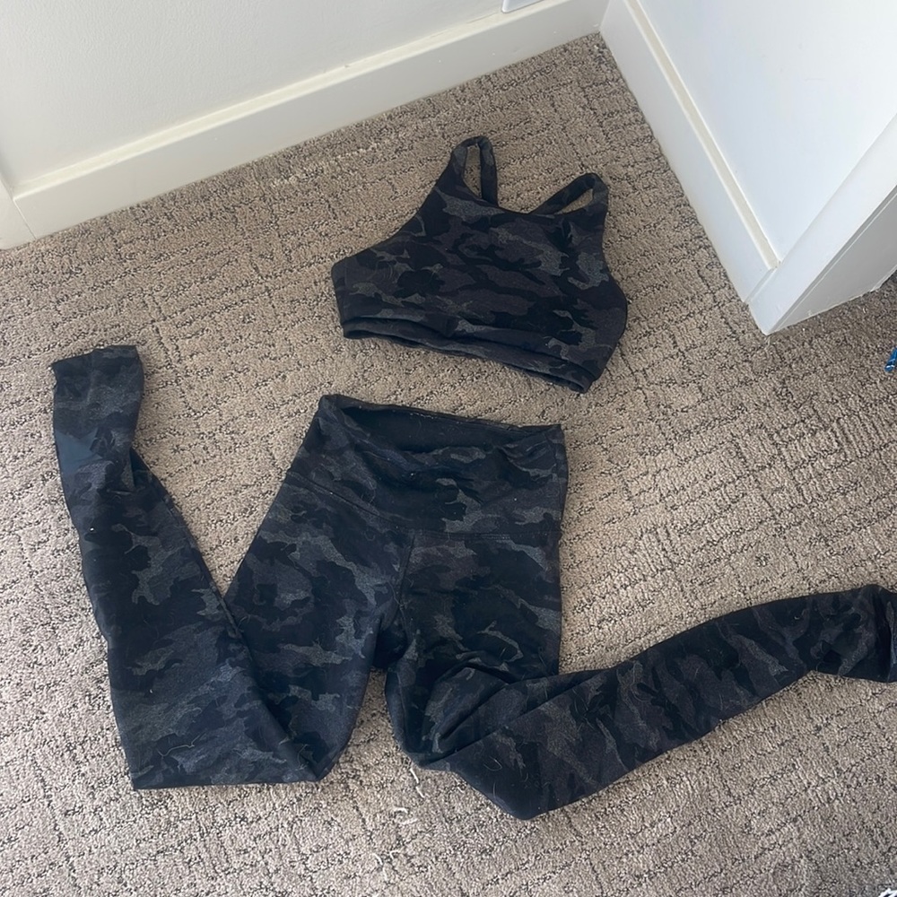 Strut this sports bra and pants set